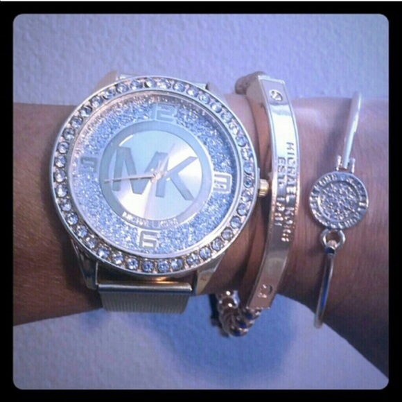 Gold tone coin bangle - Picture 2 of 3